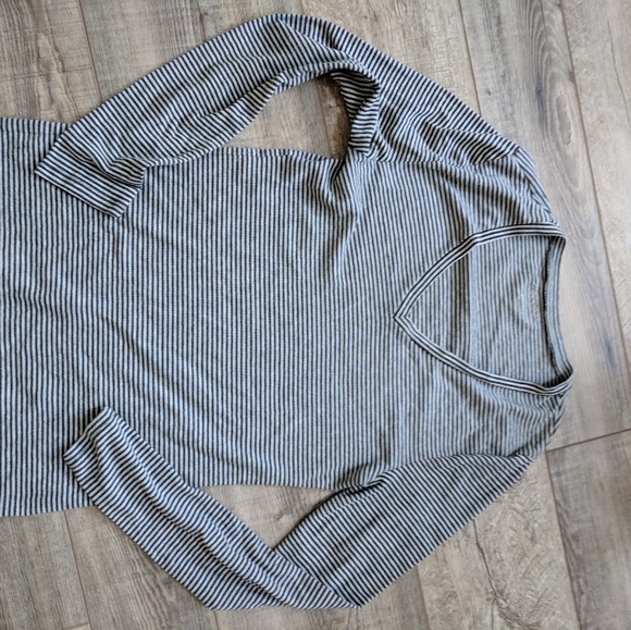 Cotton V-Neck Long Sleeved Perfect T - Picture 2 of 6